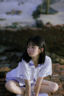 才摸两下小奶头就受不了了